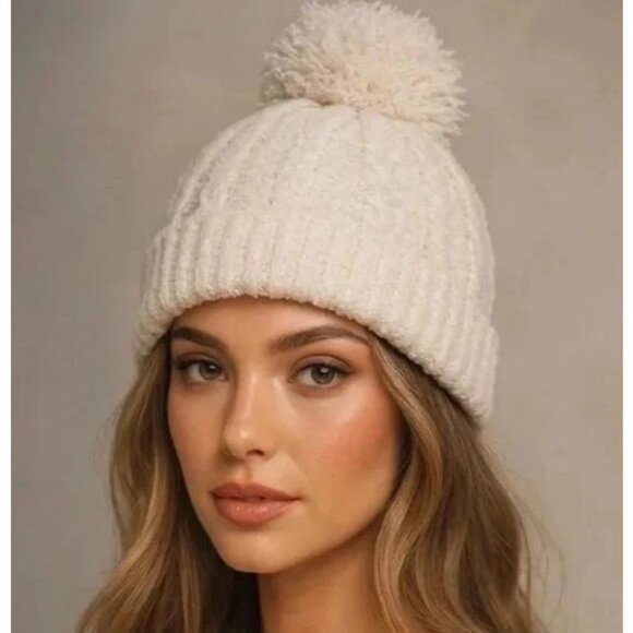 Barefoot Dreams Cozychic Cable Beanie with Pom Pom in Cream New With Tags! - Picture 1 of 3